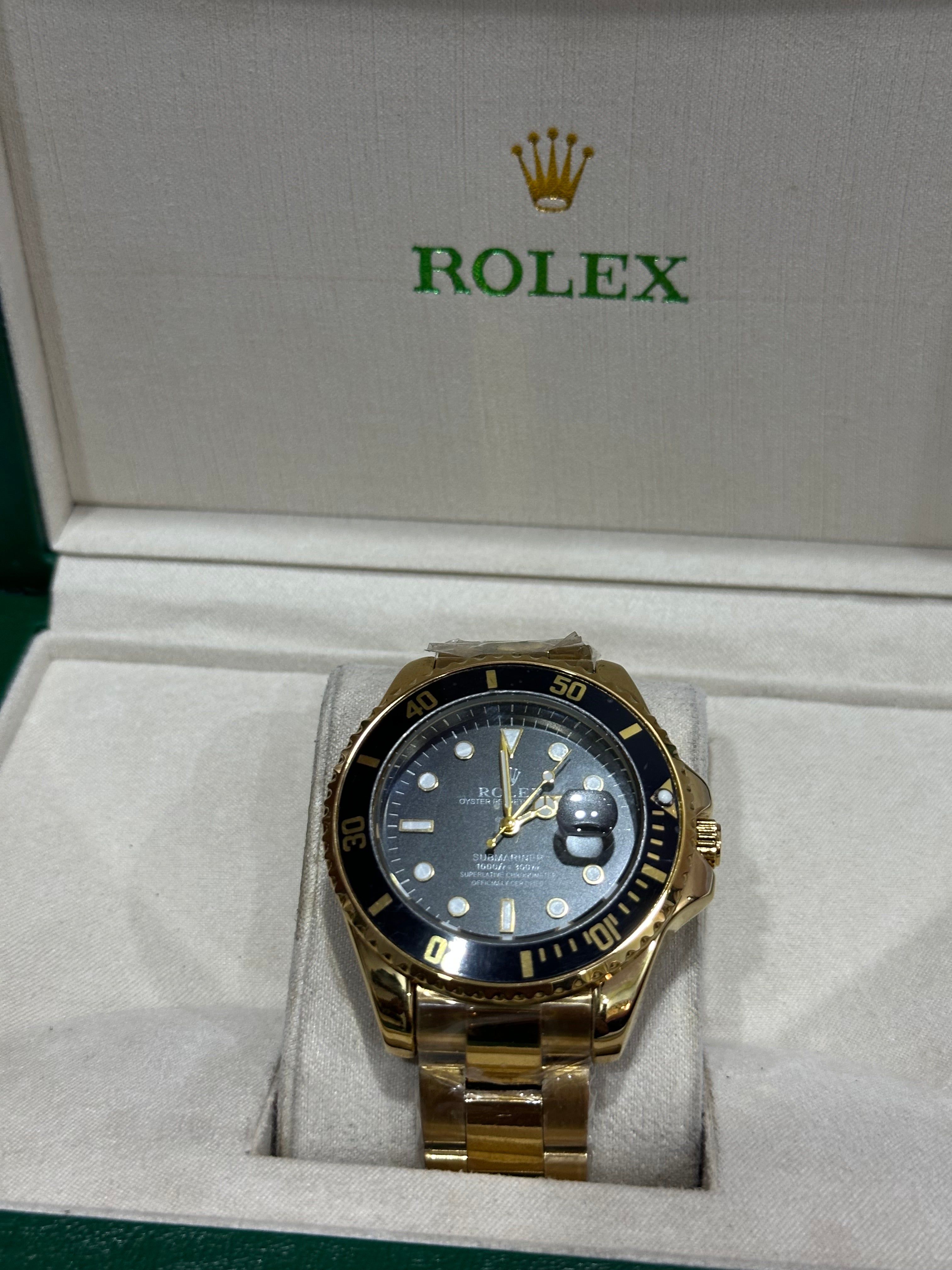 ROLEX WATCH WITH BLACK DIAL AND GOLDEN CHAIN